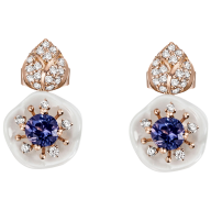 Ohrringe Royal Blossom Gem "Tansanit Blau", 750 Roségold, 2 Porzellanblüten S,  2 Tansanit Blau á 0,30 ct und 42 Brillanten 0,218
