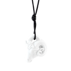 Anhänger "Sternzeichen" Widder, Weiß, Biskuit, 3,3 x 2,8 cm