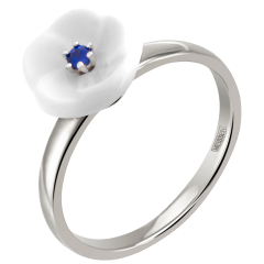 Ring Royal Blossom Basic Saphir, 750 Weißgold, 52 mm, 1 Porzellanblüte S mit 1 Saphir 0,07 ct blau facettiert