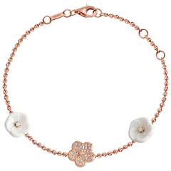 Armband Royal Blossom Pavé, 750 Roségold, 1 Blüte pavé, 2 Porzellanblüte S, 33 Brillanten 0,18 ct VS fw, Länge 19 cm, Öse bei 16,5