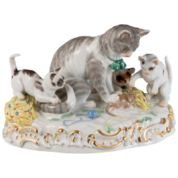 Katzengruppe, Bunt und gold staffiert